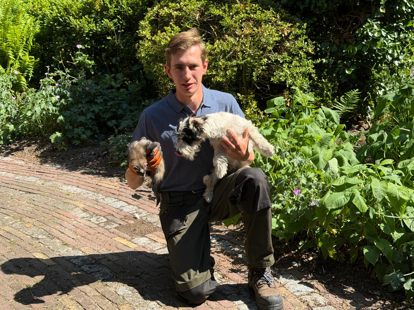Onze handler met fret en werkhond